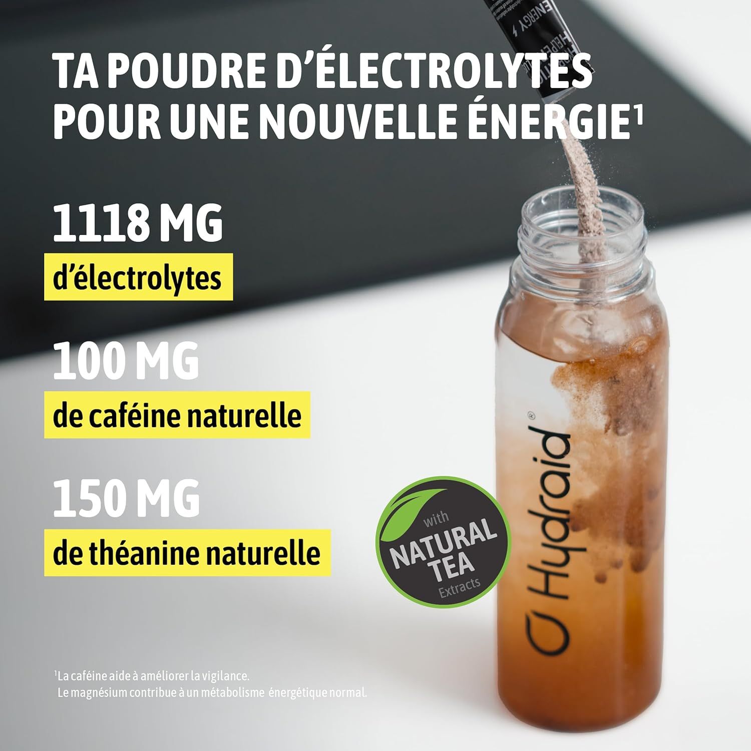 Un sachet de poudre d'électrolytes versé dans une bouteille. Contient 1118 mg d'électrolytes.