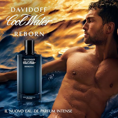 Homme dans l'eau avec Davidoff Cool Water Reborn Intense Eau de Parfum. Texte : Il Nuovo Eau de Parfum Intense.