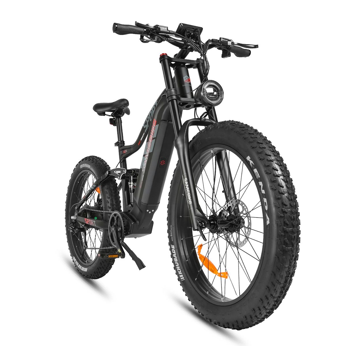 Zwarte elektrische mountainbike met brede banden, koplamp en Kenda-banden.