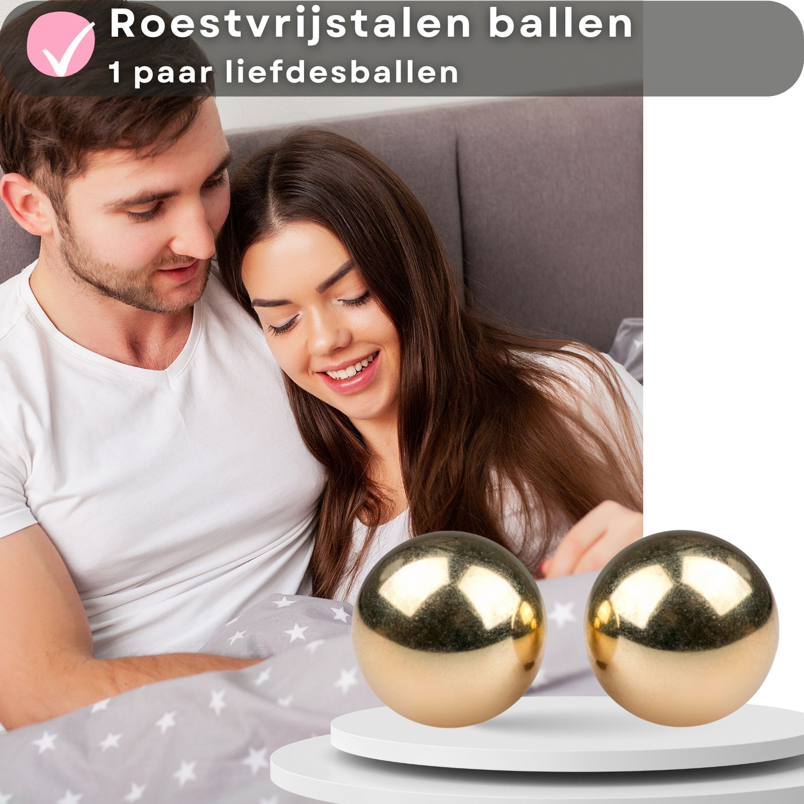 Twee gouden ballen. Metaal. Paar, 130g, diameter 1,7 mm. Op een hand.