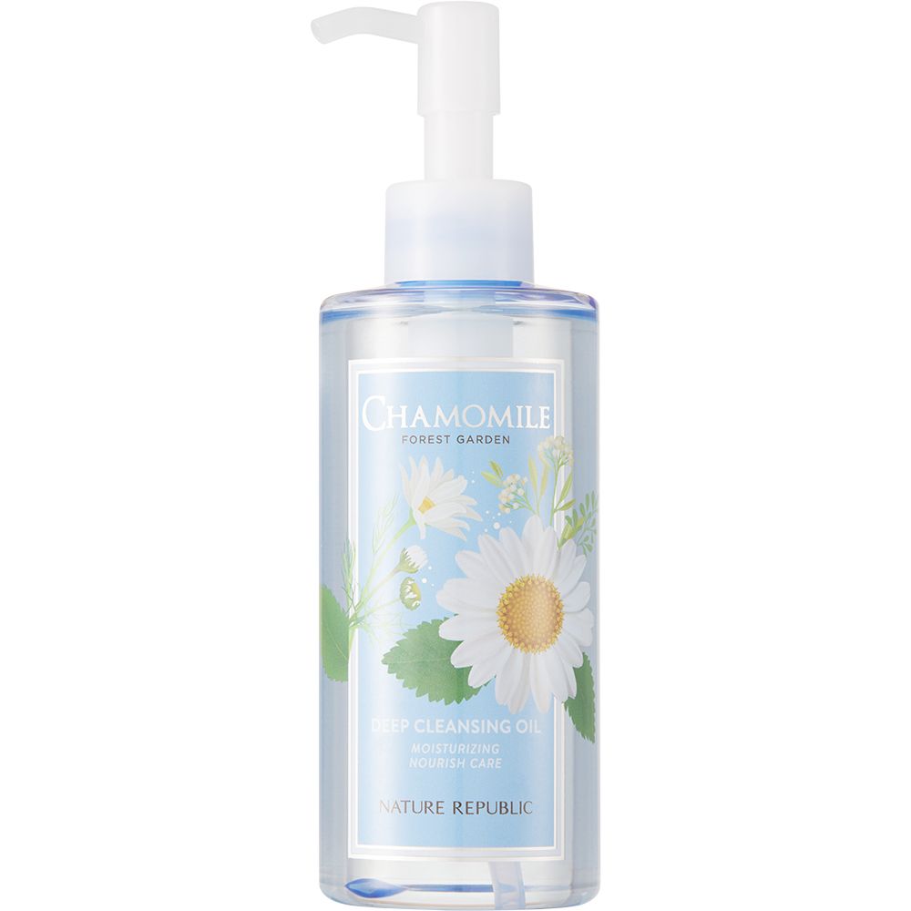 Transparante fles met kamille-etiket en doseerpomp. Opschrift: CHAMOMILE, FOREST GARDEN, DEEP CLEANSING OIL, NATURE REPUBLIC.