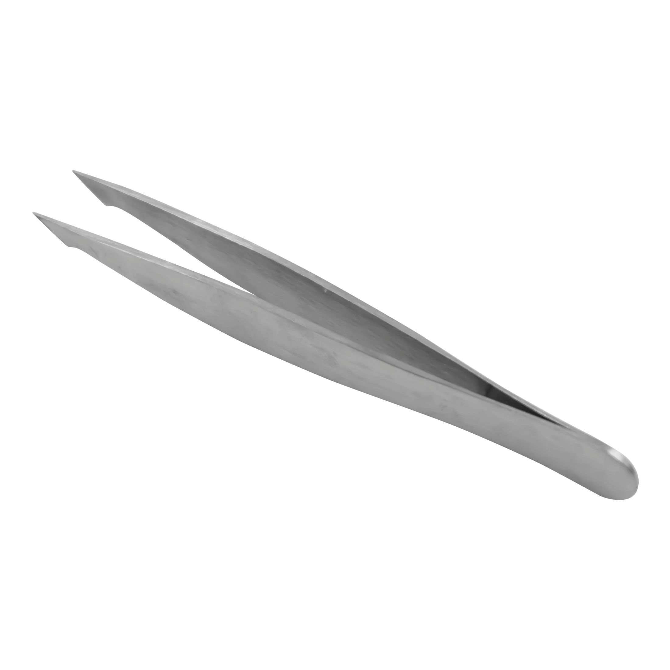 Pince à épiler en métal, légèrement courbée. Extrémités pointues. Surface lisse. Sur fond blanc.