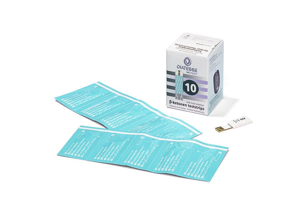 Diatesse XPER β-ketonen teststrips: Een geopende verpakking met 10 individueel verpakte teststrips en één losse teststrip.