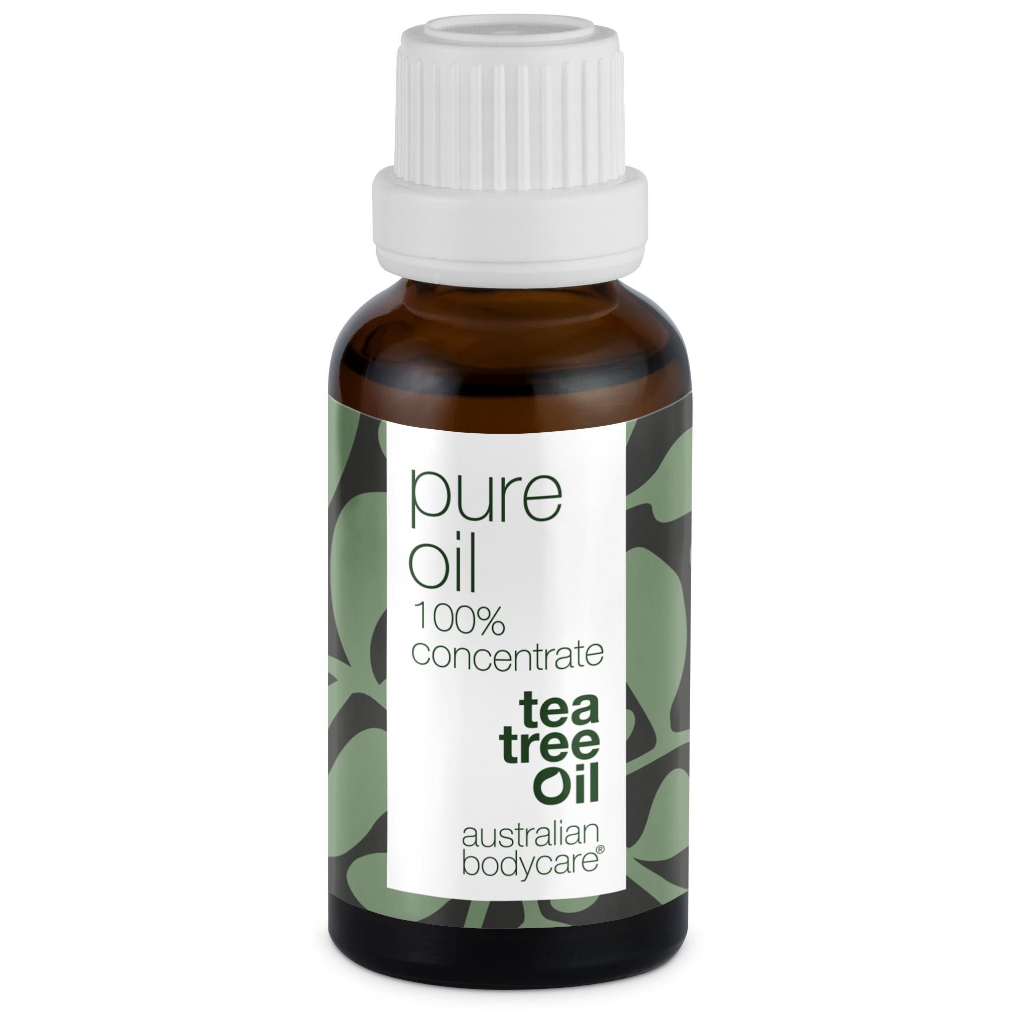 Bruine glazen fles met witte dop. Etiket met tekst: pure oil, 100% concentrate, tea tree oil, australian bodycare.