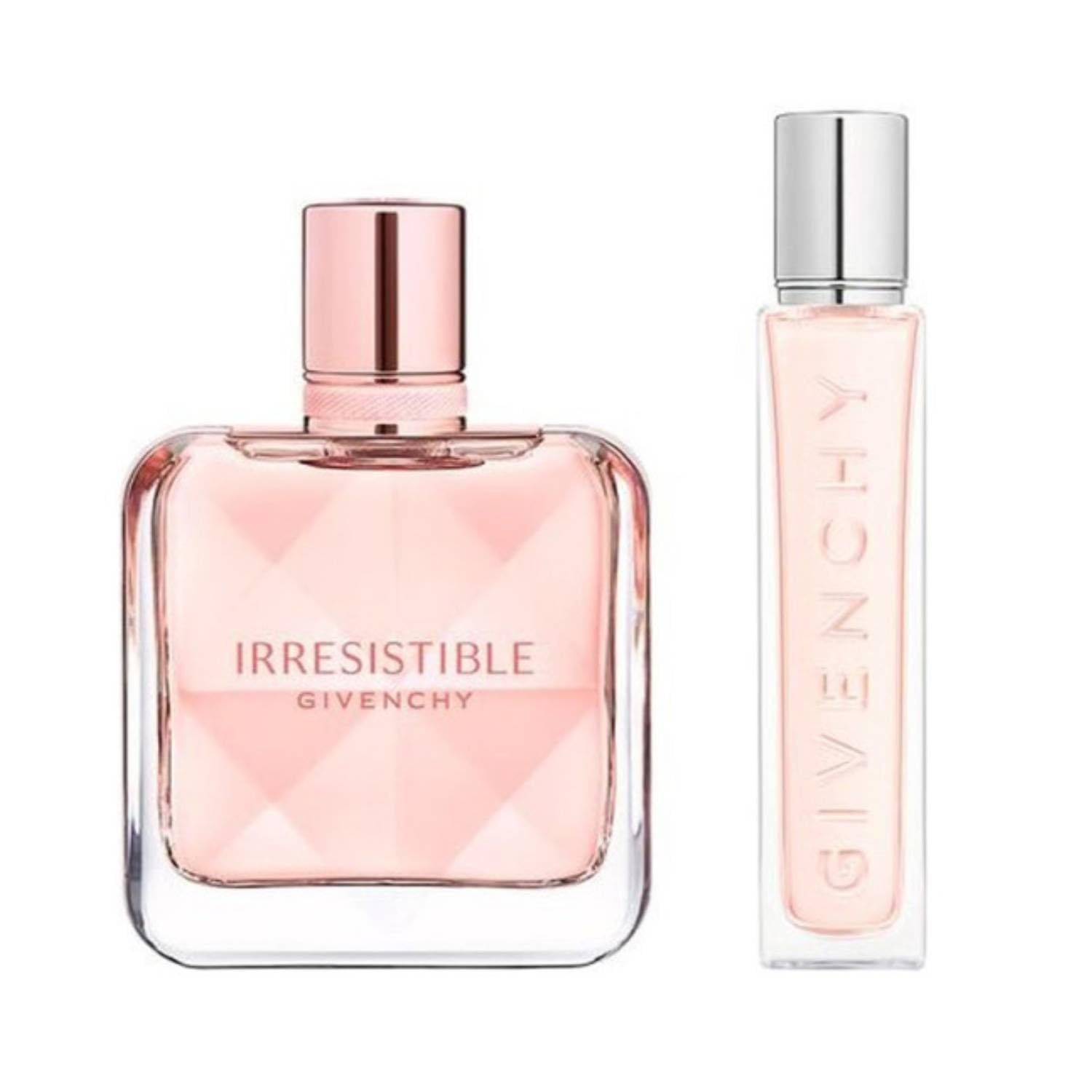 Twee parfumflacons. Een vierkante flacon met roze vloeistof en een roze dop. Een slanke, rechthoekige flacon met zilveren dop.