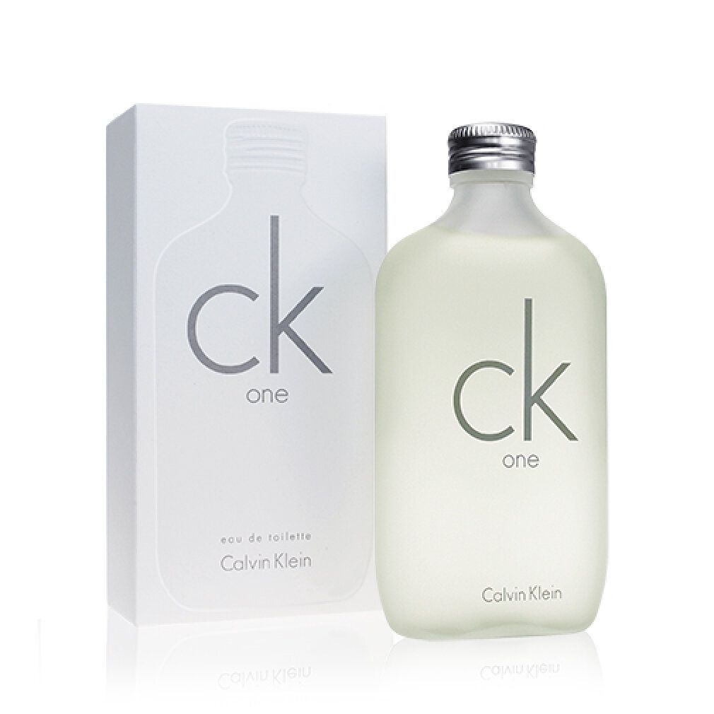 Parfumfles en doos. Fles met zilveren dop, opschrift ck one. Doos met opschrift ck one en Calvin Klein.
