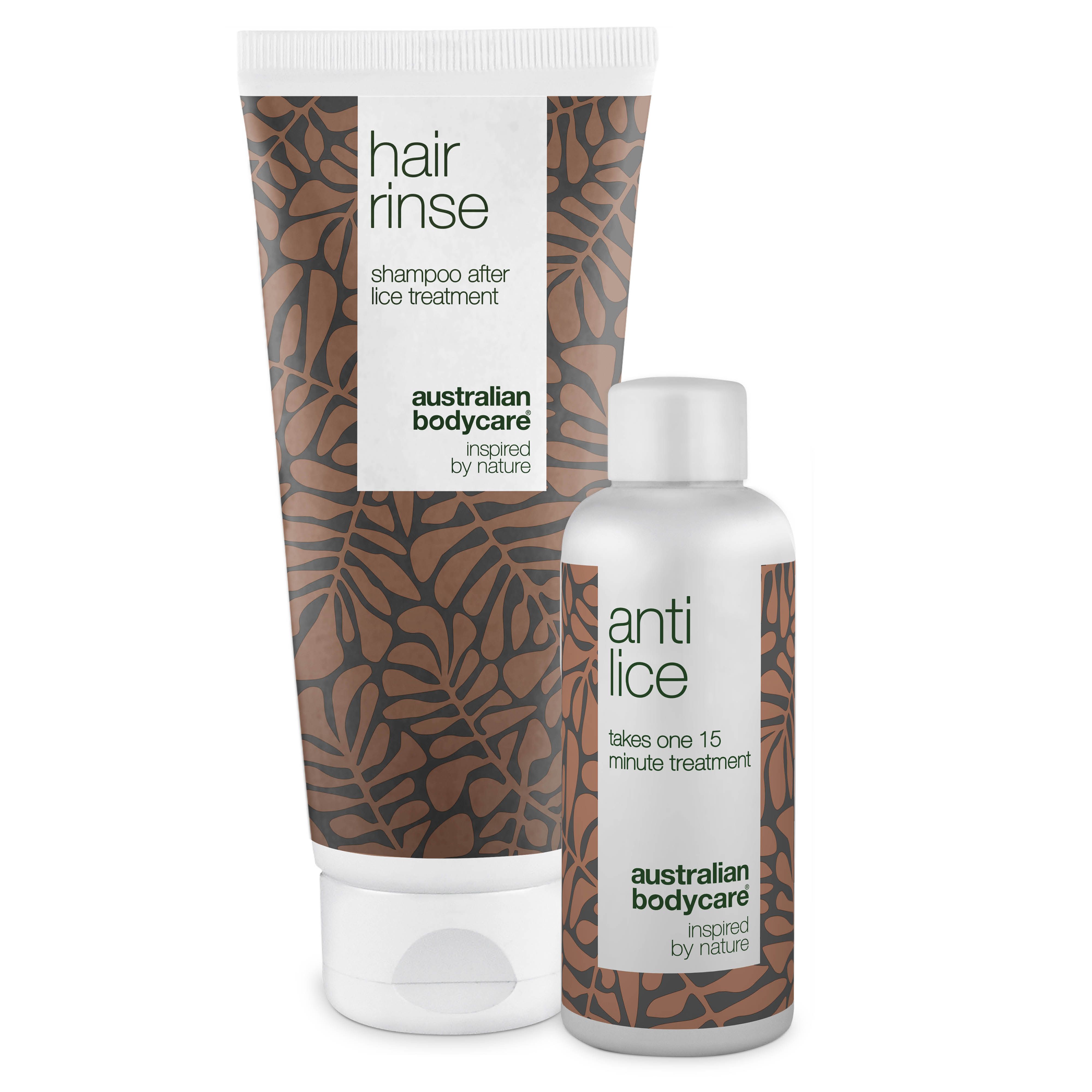 Twee producten: haarspoeling en anti-luizenmiddel. Witte tubes/flessen met bruin patroon en tekst.