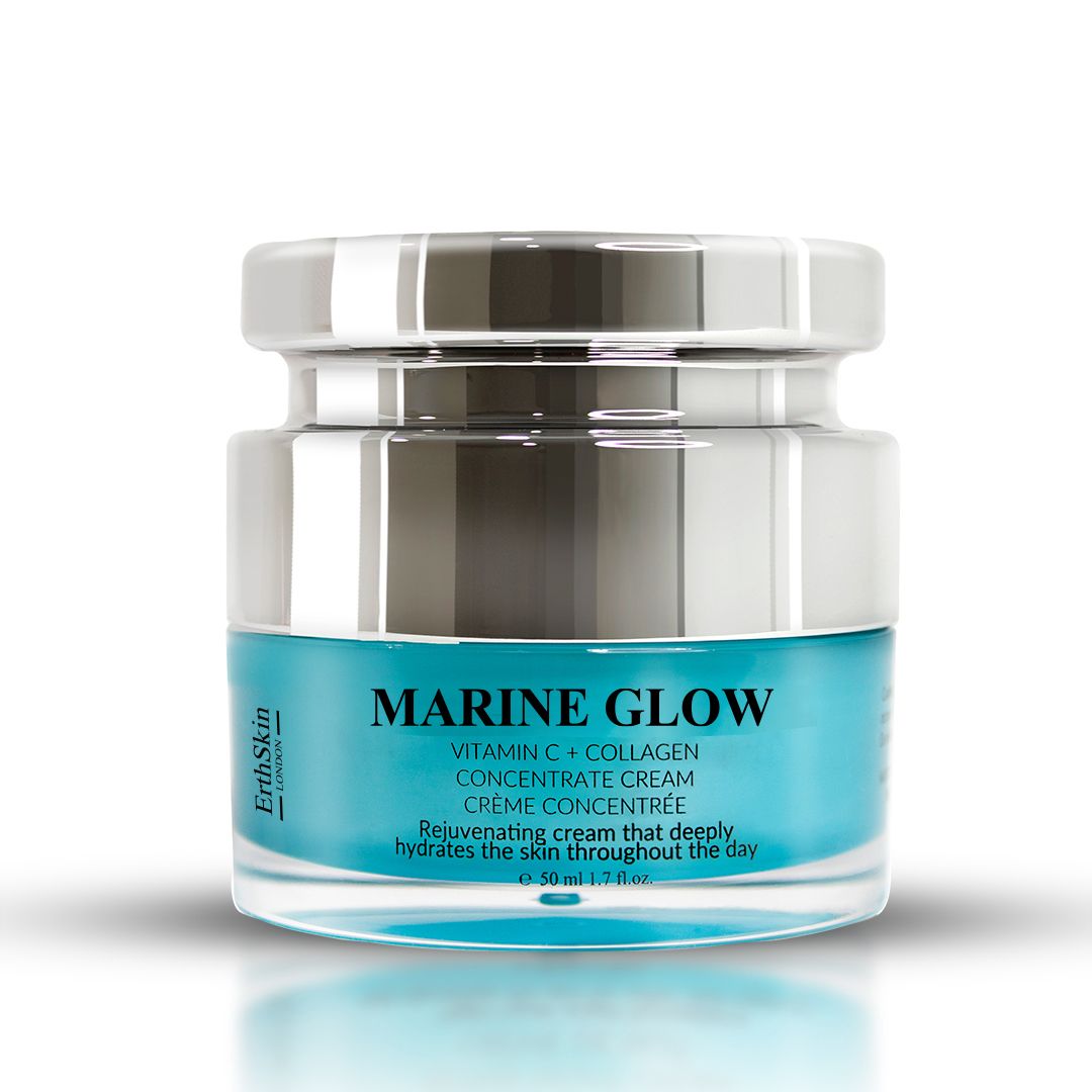 Glazen pot met zilveren deksel. Opschrift: Marine Glow Vitamin C + Collagen Concentrate Cream. Turquoise achtergrond.