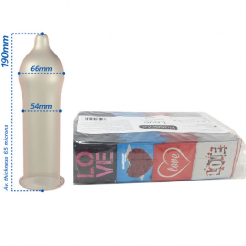 Préservatif à côté d'un emballage. Préservatif avec dimensions : 190mm de long, 66mm de large, 54mm de diamètre. Emballage avec design « LOVE ».