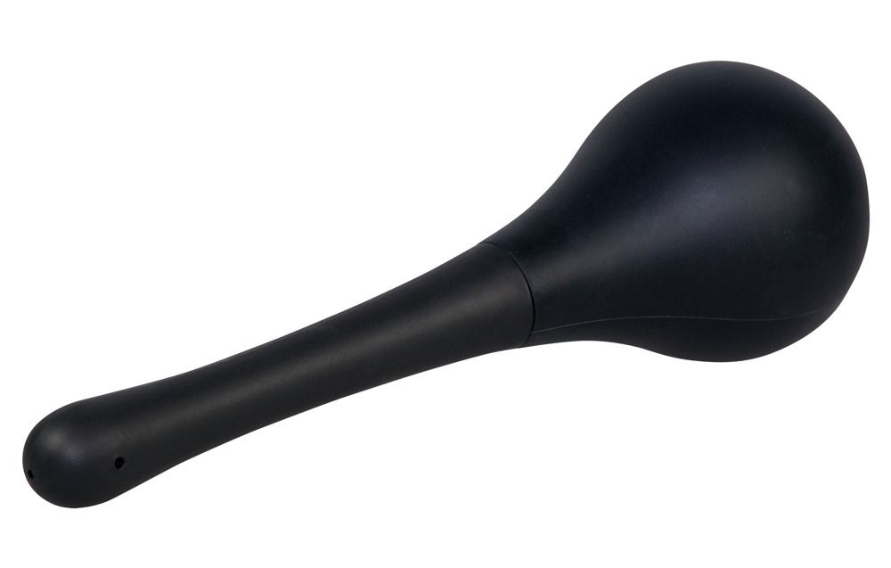 Zwarte anale douche met peervormige reservoir en lange, smalle applicator, zijdelings bekeken.