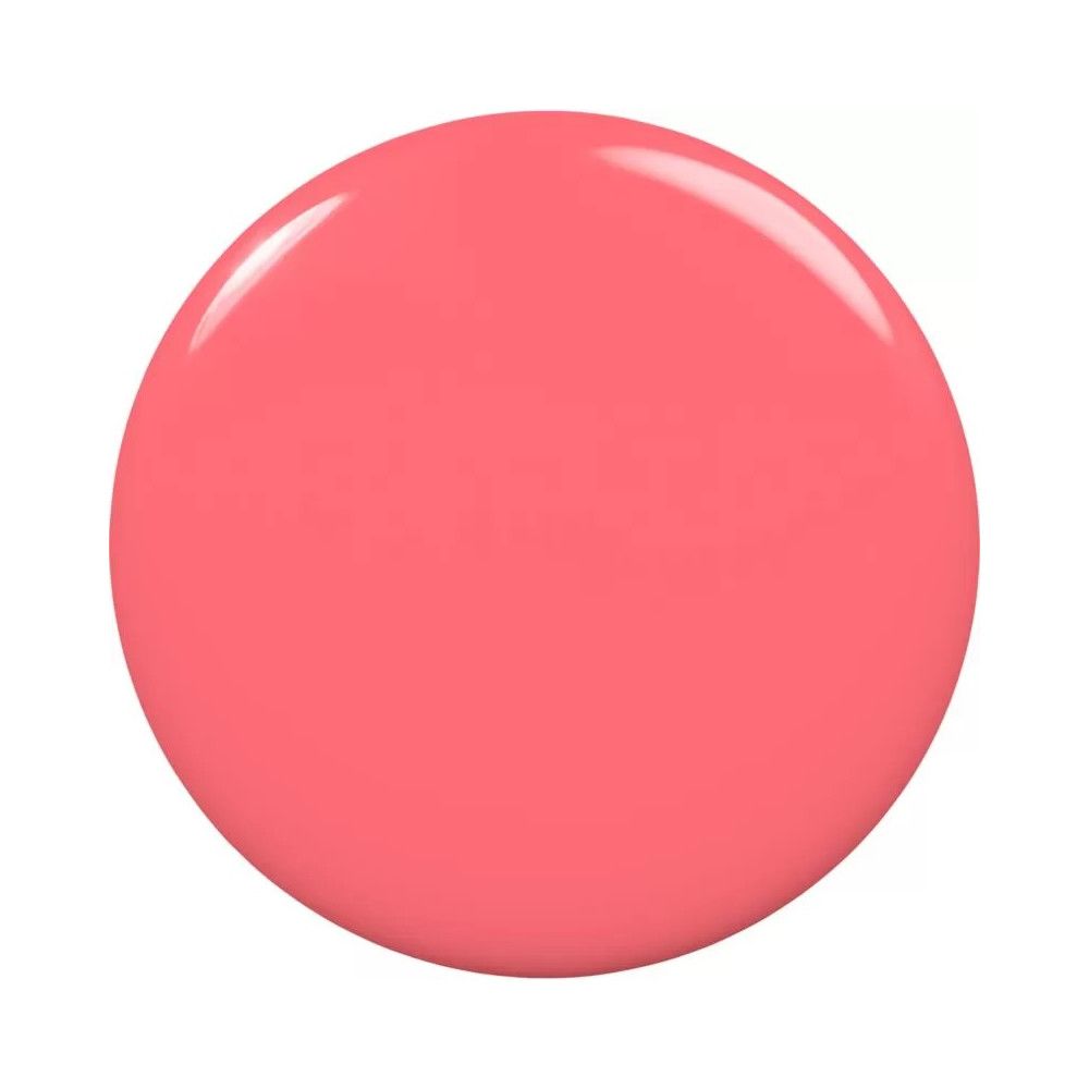 Tache ronde de vernis à ongles rose sur fond blanc.