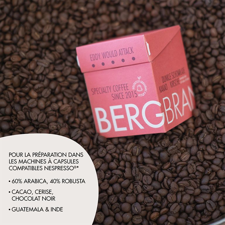 Emballage rouge sur grains de café. Texte : Pour la préparation dans les machines compatibles Nespresso.