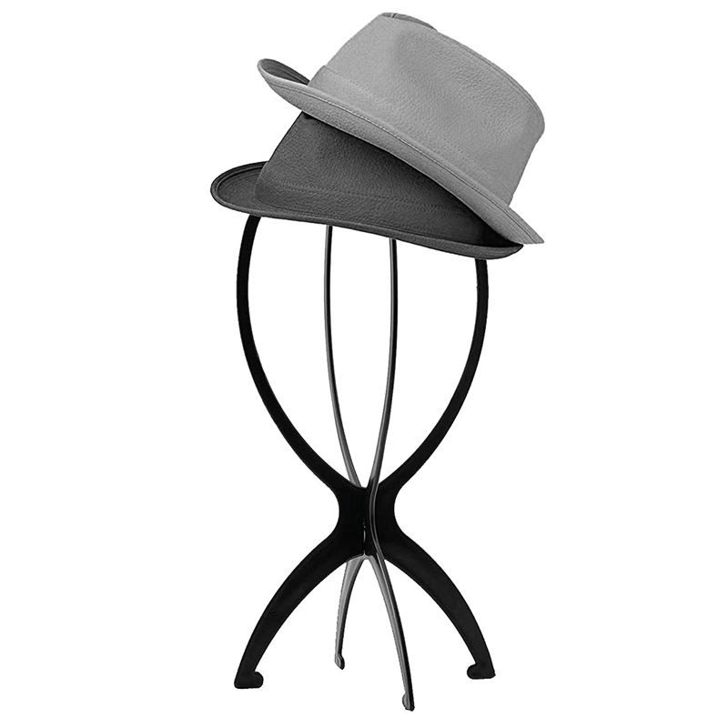 Support de perruque noir avec deux chapeaux.