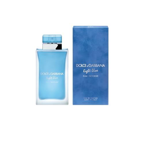 Flacon de parfum bleu clair et boîte. Inscription: Dolce & Gabbana Light Blue Eau Intense. Fabriqué en Italie.
