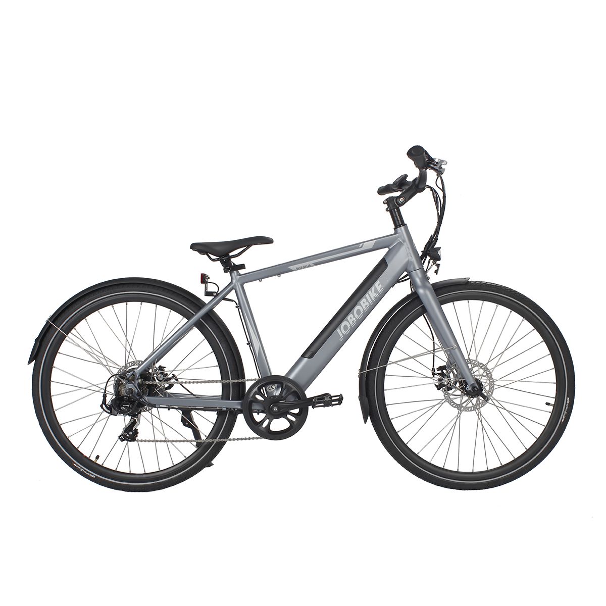Vélo électrique gris avec pneus et garde-boue noirs. Logo JOBOBIKE sur le cadre. Freins à disque.