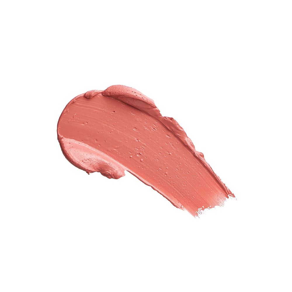 Rouge à lèvres crème Makeup Revolution. Échantillon de couleur corail. Texture crémeuse. Sur fond clair.