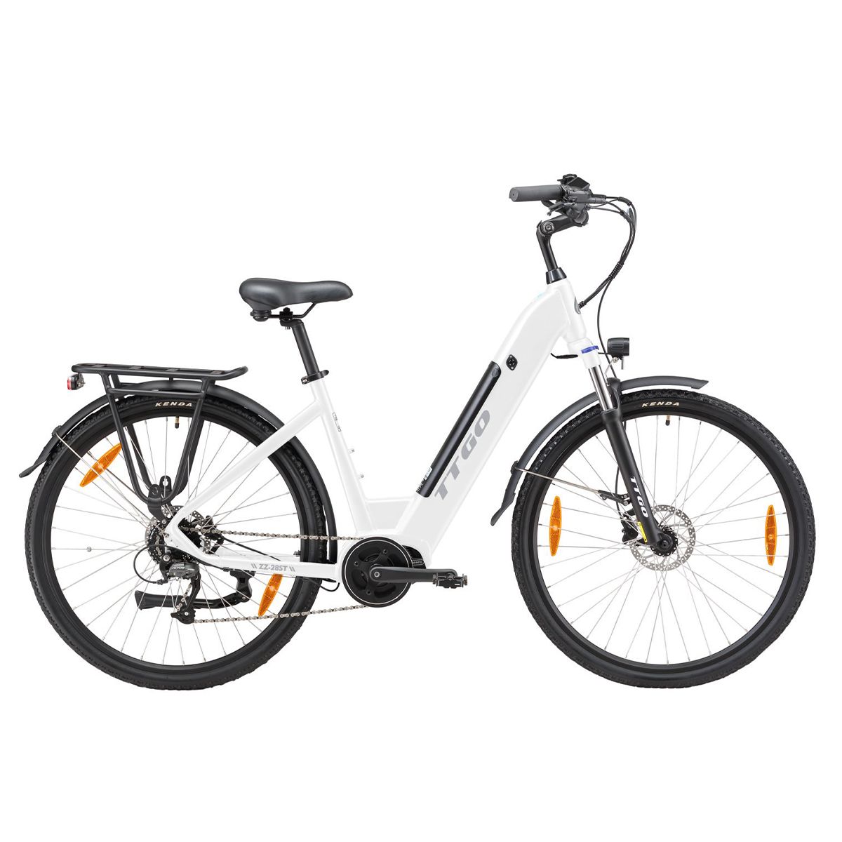 Vélo électrique blanc avec pneus noirs et porte-bagages. TTGO est inscrit sur le cadre.