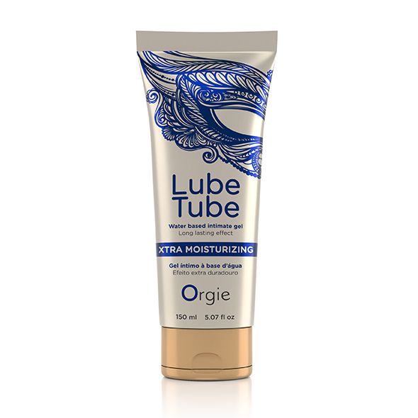 Tube de produit "Lube Tube". Texte : "XTRA MOISTURIZING". Marque "Orgie". Bouchon doré. Motifs bleus.