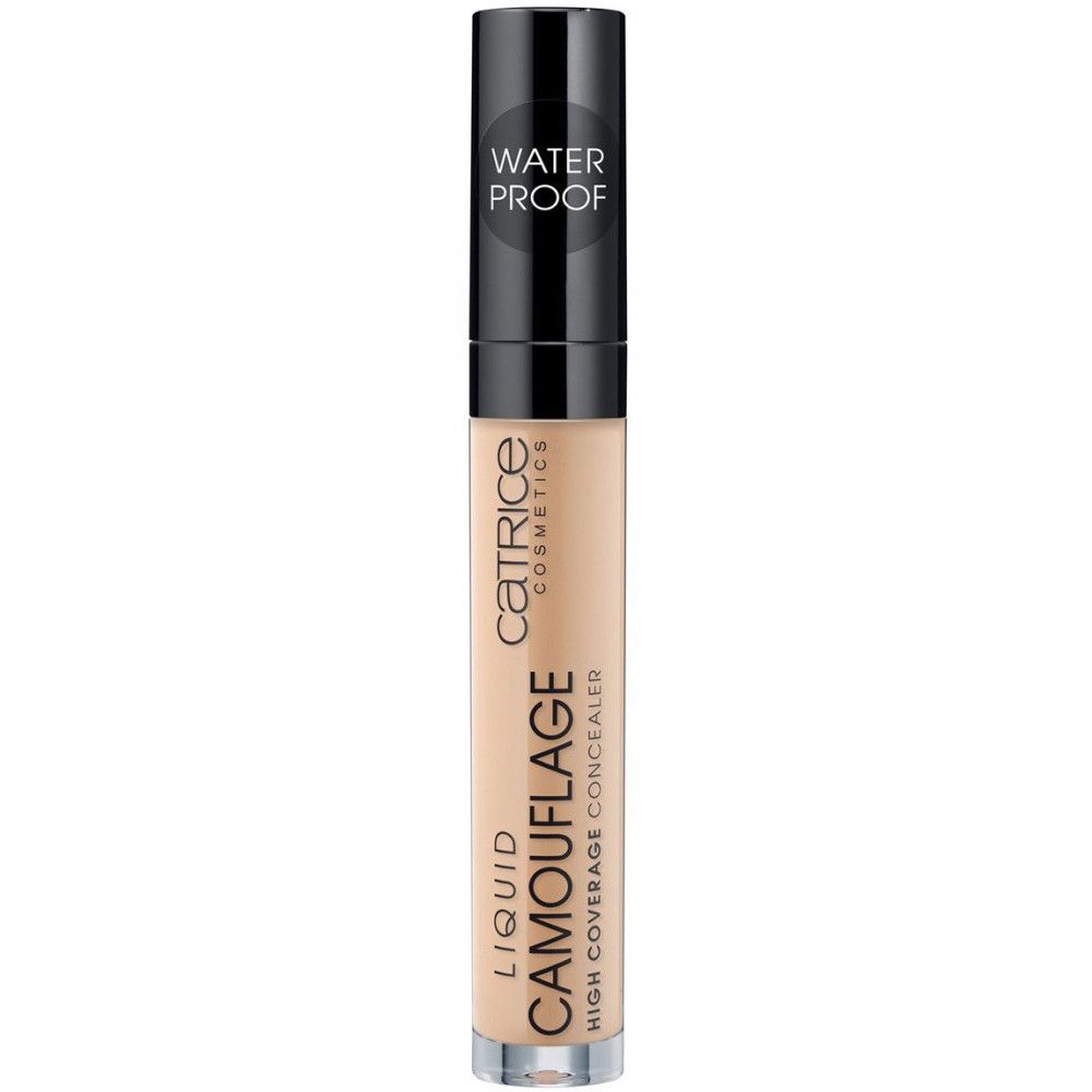 Tube de correcteur avec bouchon noir. Inscription 'Water Proof'. Nom du produit et marque visibles.