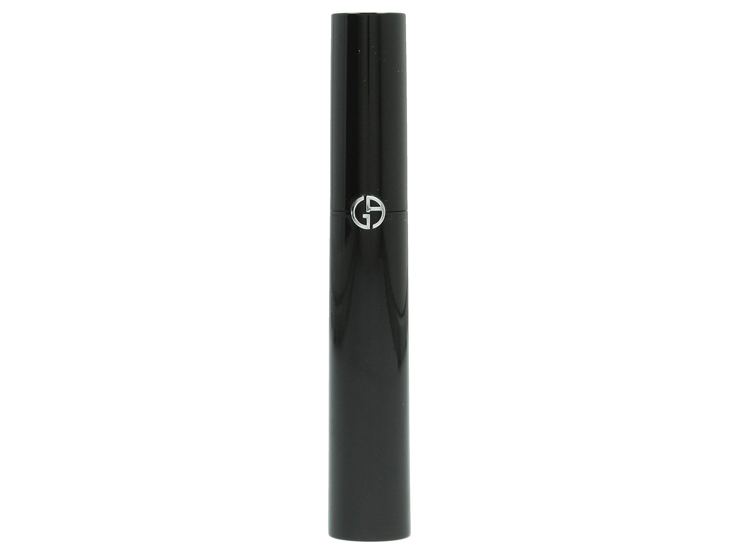 Tube de mascara noir brillant avec logo argenté. Giorgio Armani.