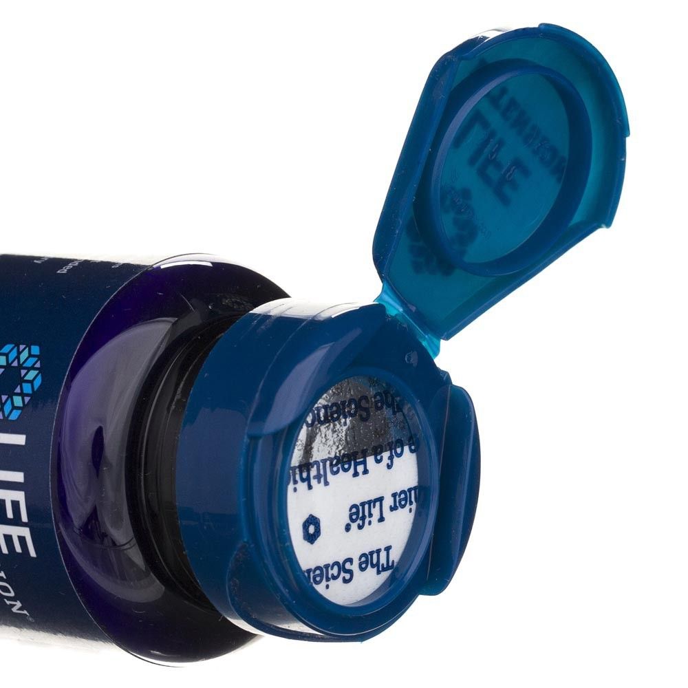 Bouteille bleu foncé avec couvercle rabattable ouvert et sceau intact. Texte sur le sceau : 'The Science of a Healthier Life'.