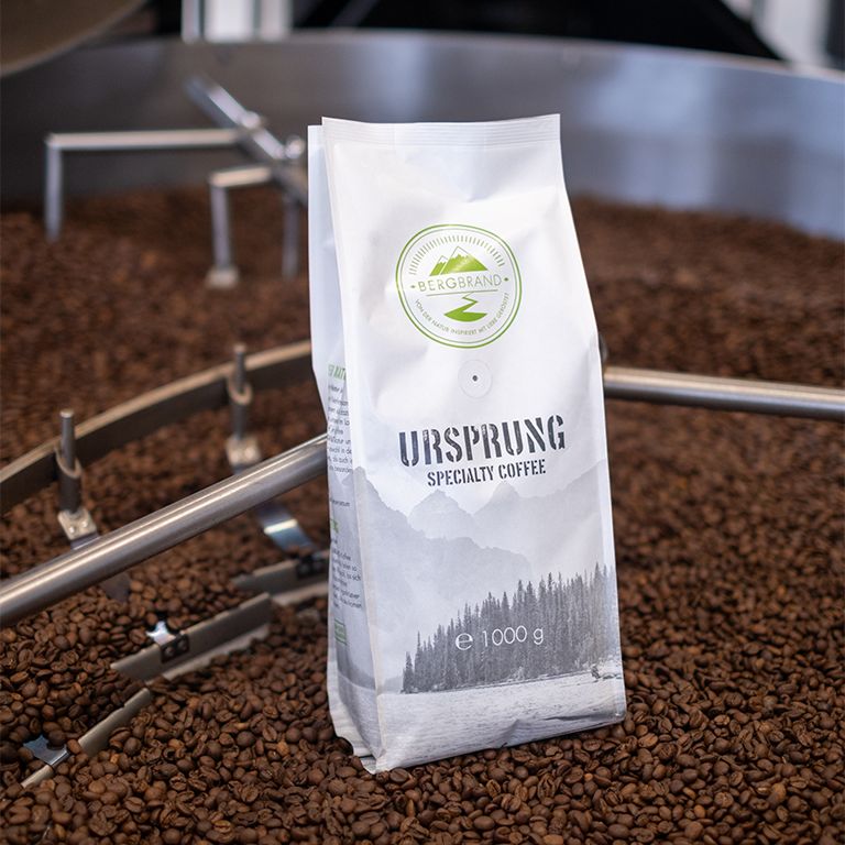 Un paquet de BERGBRAND Ursprung Specialty Coffee de 1000g.