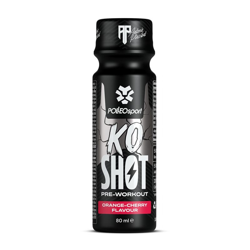 Zwarte fles met wit etiket. Tekst: KO SHOT Pre-Workout, Orange-Cherry Flavour, 80 ml e.
