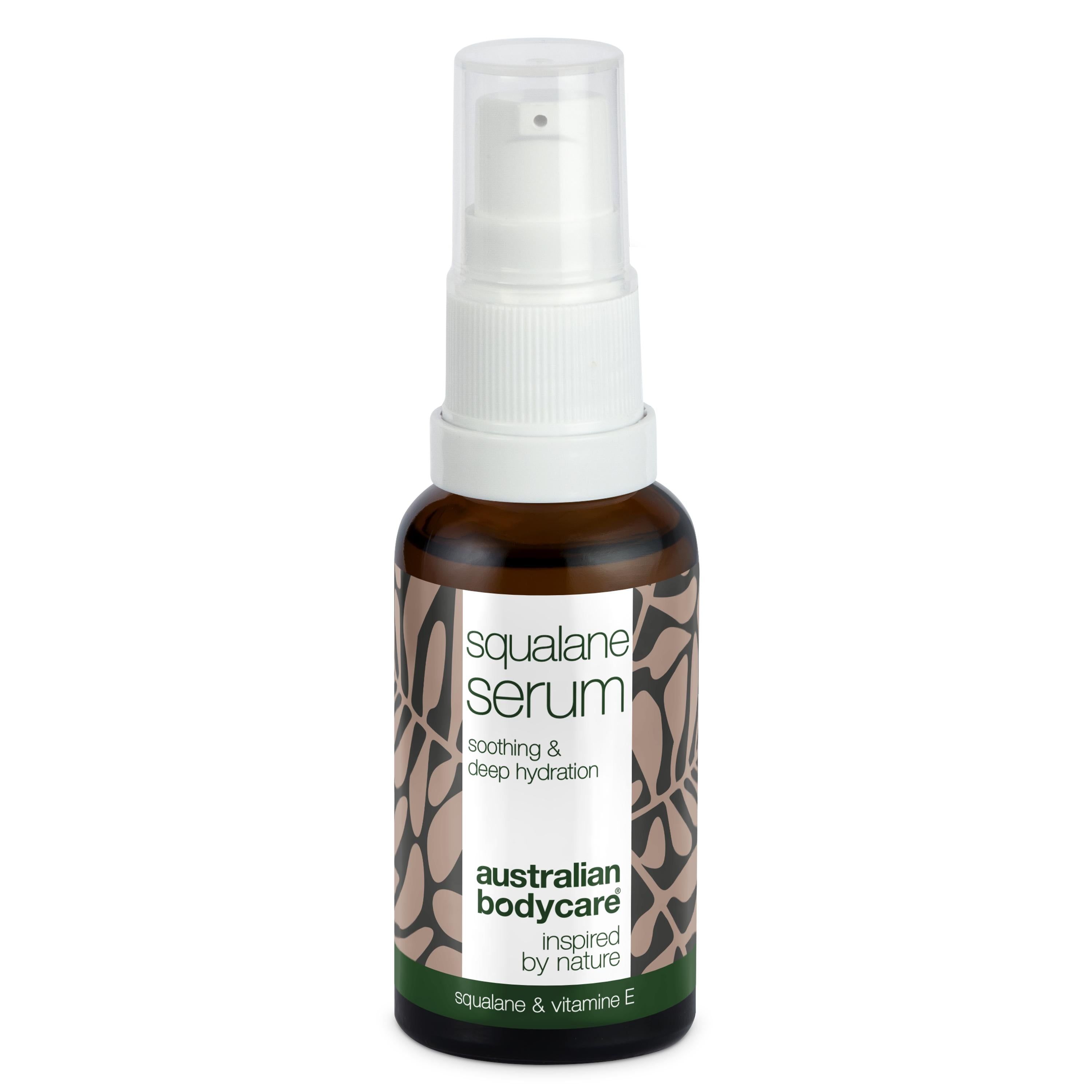 Flacon marron de sérum. Pompe blanche. Inscription : Squalane Serum, Australian Bodycare.