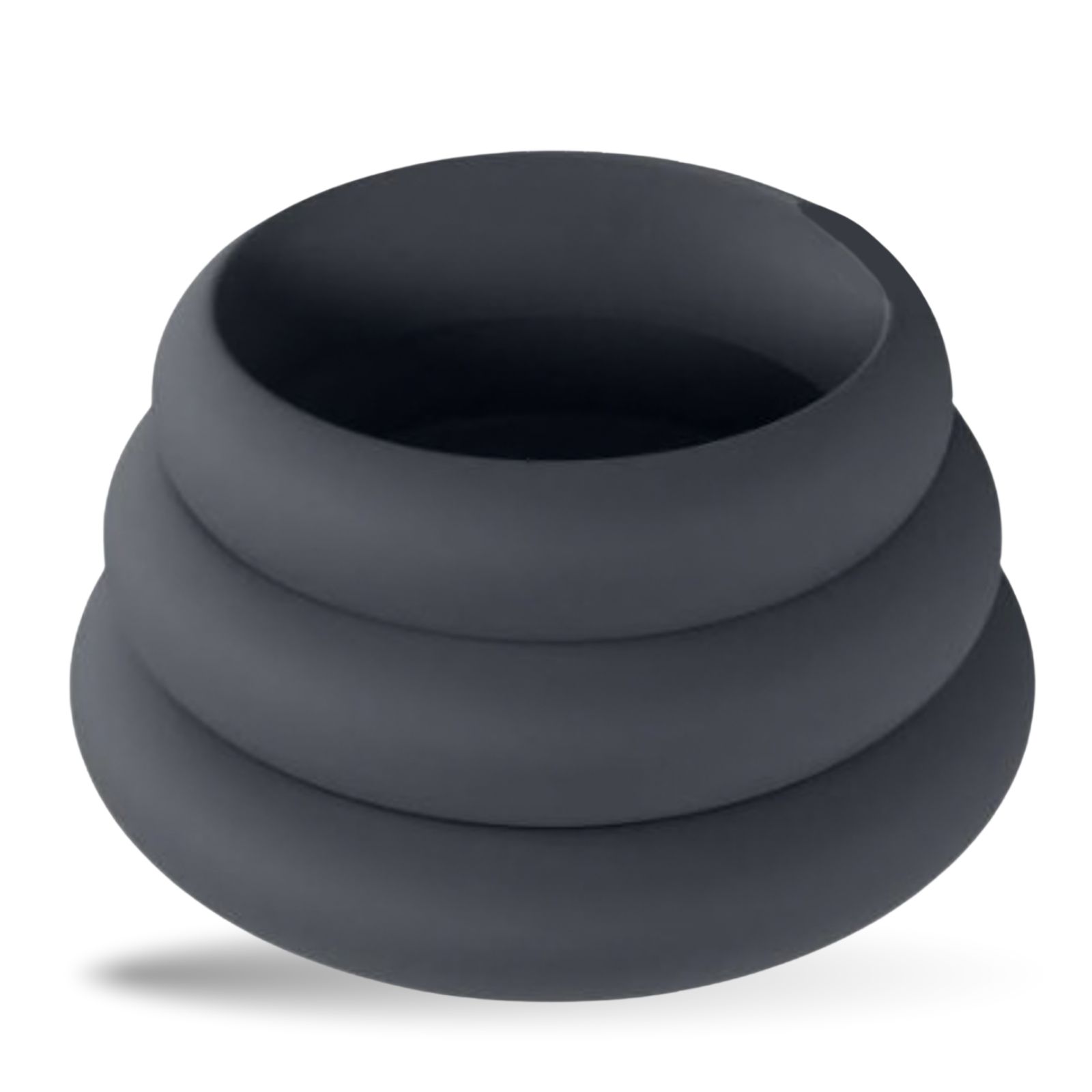 Drie grijze penisringen van siliconen boven elkaar. De ringen zijn rond.