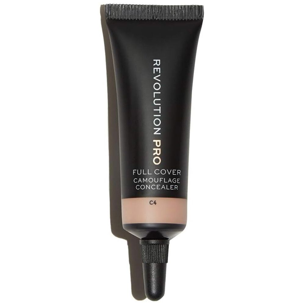 Tube noir avec inscription 'REVOLUTION PRO' et 'FULL COVER CAMOUFLAGE CONCEALER'. Teinte C4 visible.