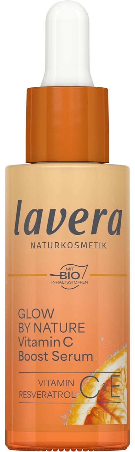 Flacon de sérum avec texte. Flacon avec bouchon orange. Texte: lavera, Glow By Nature Vitamin C Boost Serum, Vitamin Resveratrol.