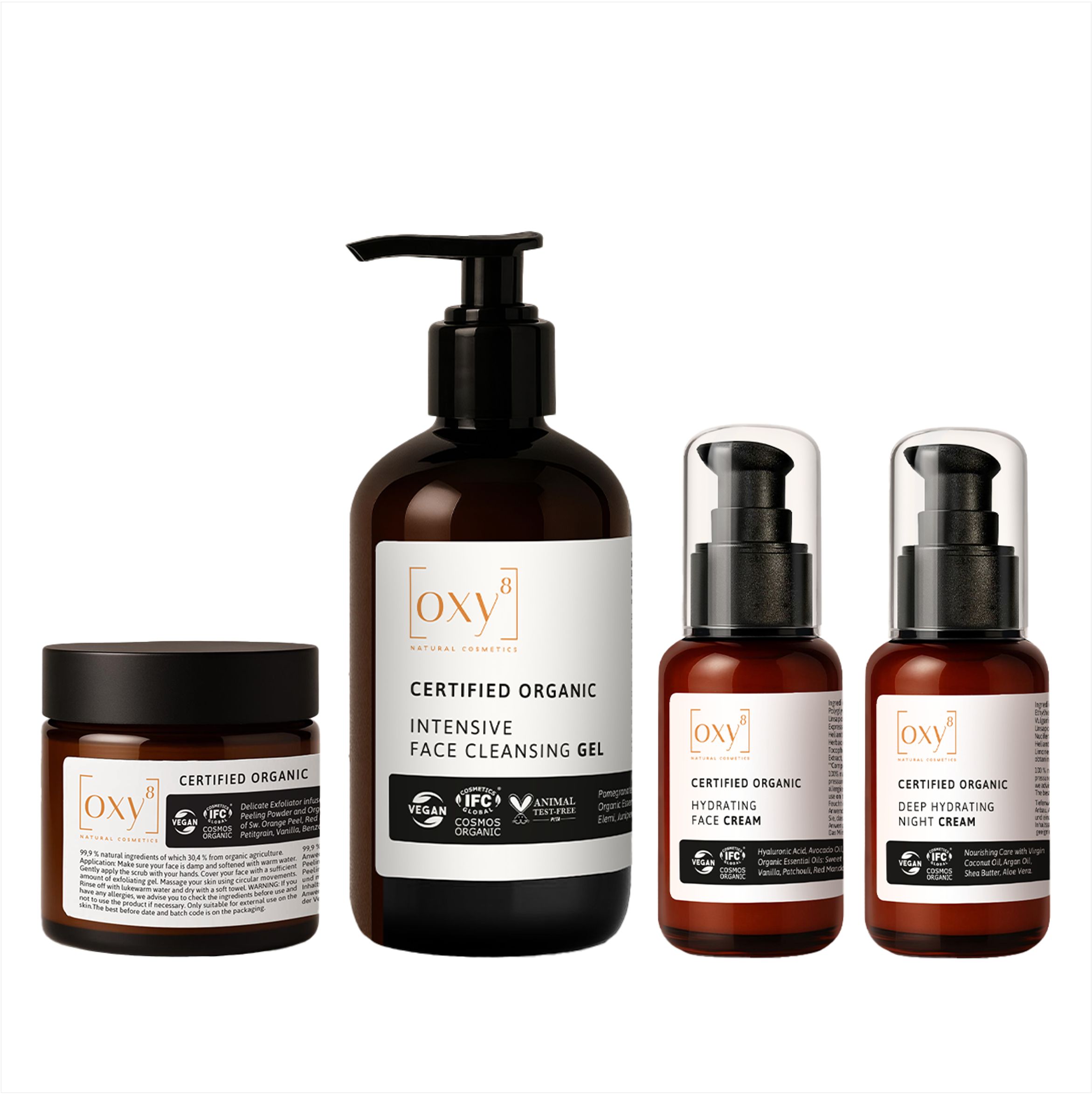 Set van vier cosmetische producten: peeling, wasgel, dag- en nachtcrème. Bruine flessen en potten met zwarte deksels.
