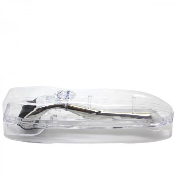 Derma roller met zilveren handvat in transparante beschermhoes, 0.25 mm naalden.