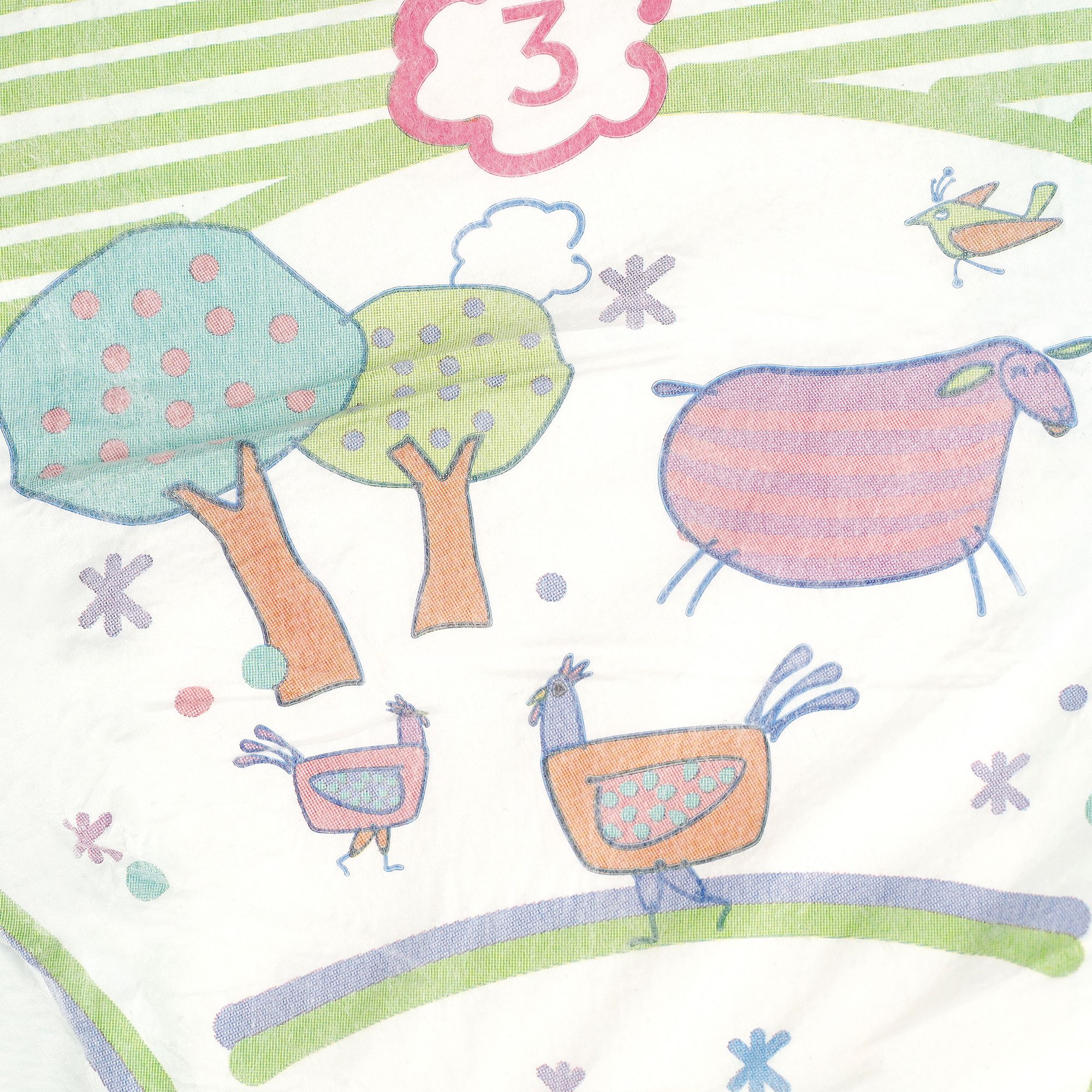Detailweergave van een luier met illustraties. Maat 3. Tekeningen van bomen, dieren en sterren.
