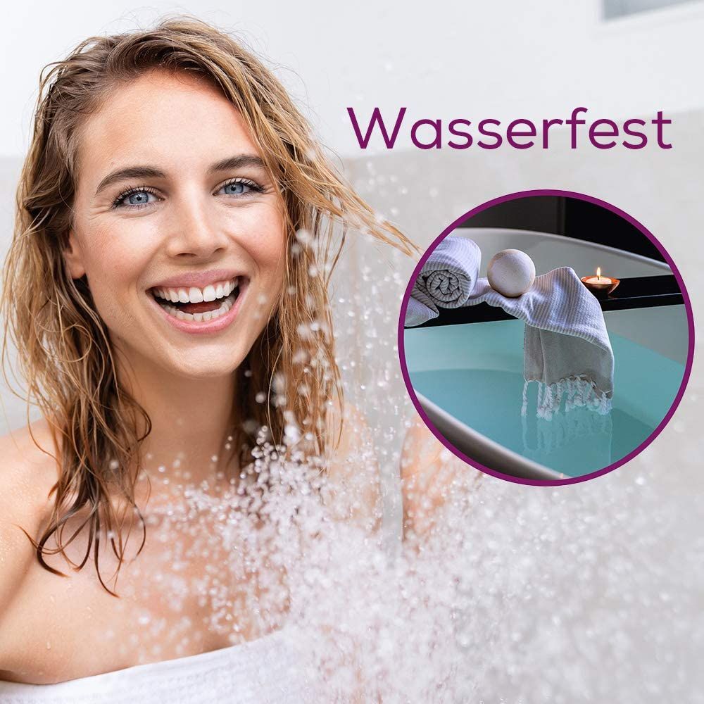 Vrouw in badkamer met water. Tekst: "Waterdicht". In cirkel: gezichtsborstel in water.