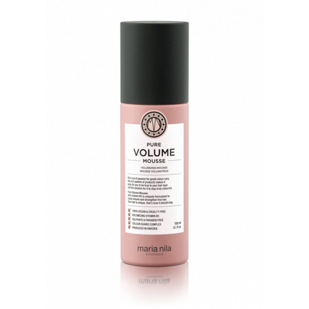 Flacon rose avec bouchon noir. Étiquette avec texte: Pure Volume Mousse. Marque: Maria Nila. Vegan et sans cruauté.