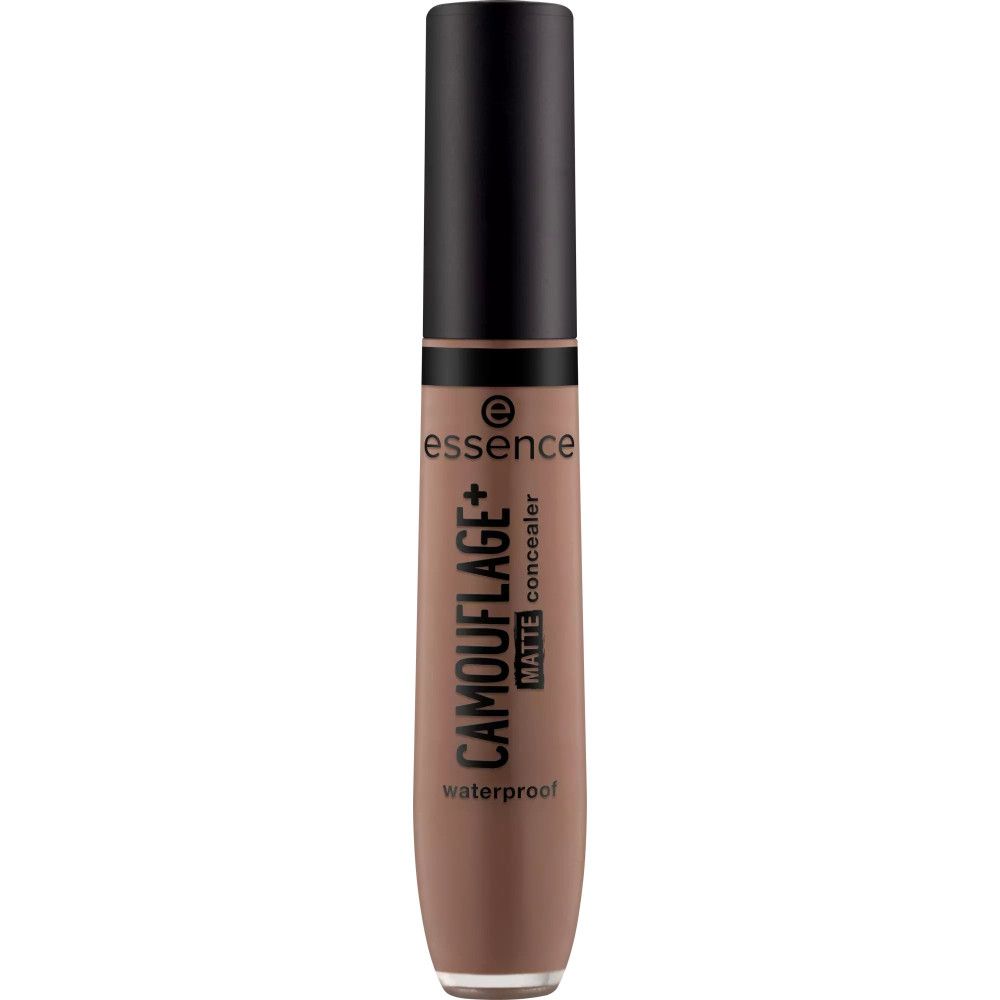 Tube de correcteur. Inscription: CAMOUFLAGE+ matte concealer, waterproof. Marque: essence. Bouchon noir.