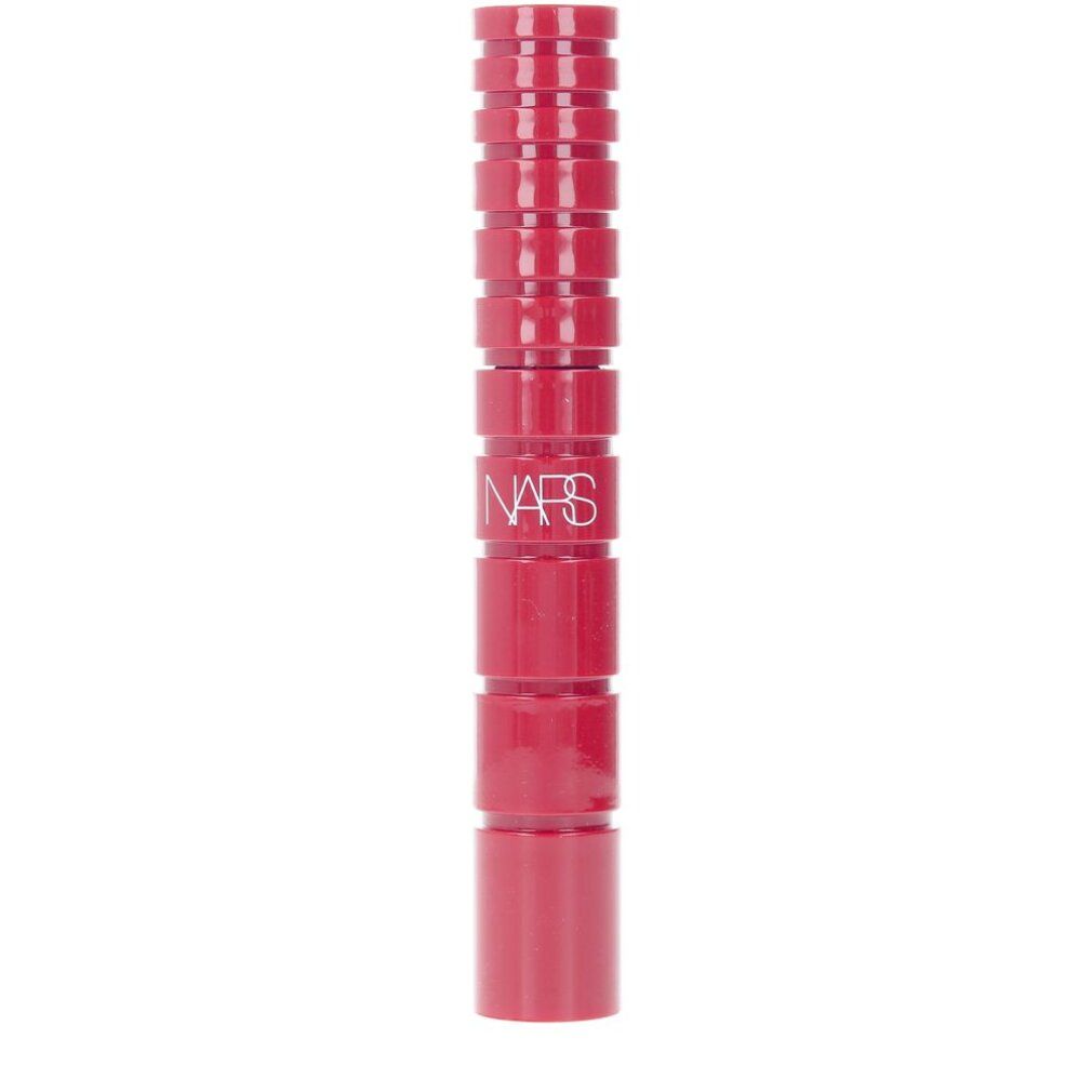 Rode mascara tube. Opschrift NARS. Cilindrische vorm met geribbelde oppervlakte.
