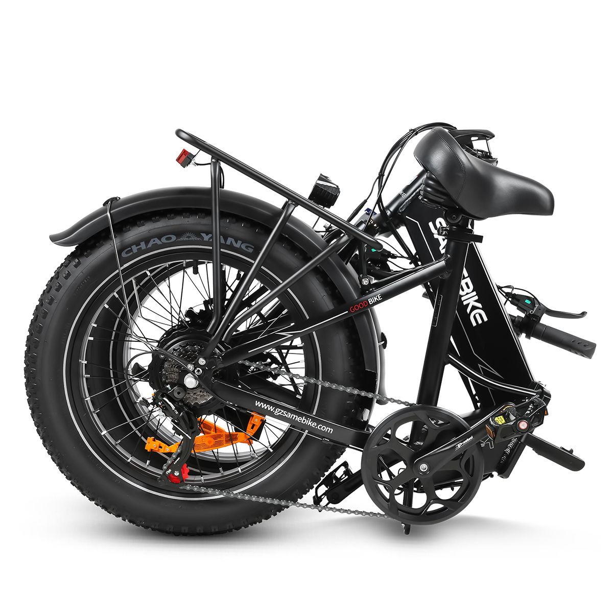 Vélo électrique pliable SAMEBIKE LOTDM200-II noir, plié. Vue compacte. Gros pneus, porte-bagages, selle. Boîtier batterie.