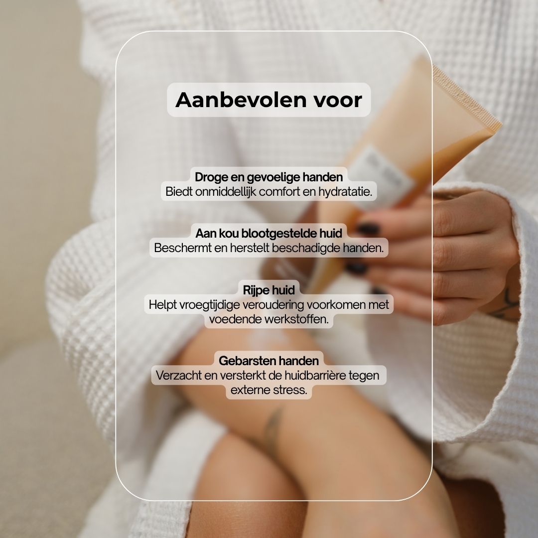 Crèmetube. Opschrift: Dr. SEA, Nourishing Hand Cream. Voor normale en droge huid. Witte dop.