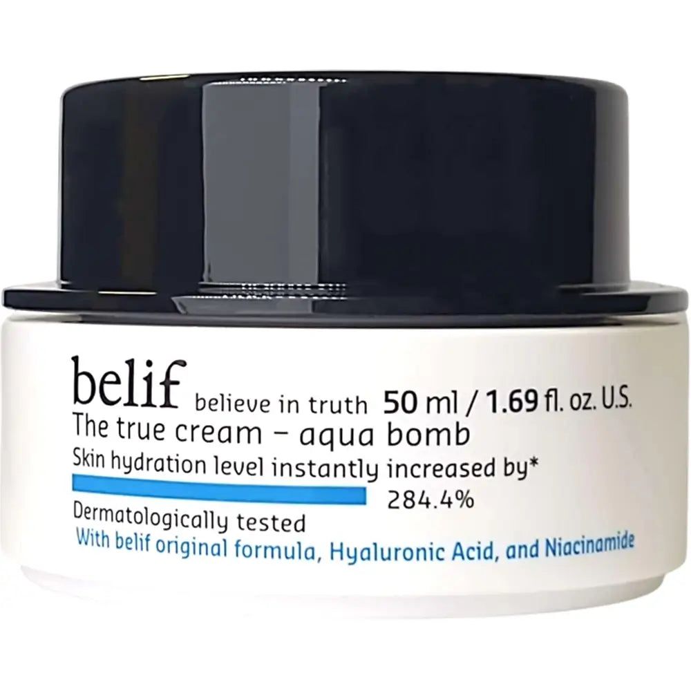 Belif The True Cream Aqua Bomb crème hydratante dans un pot blanc avec un couvercle noir.