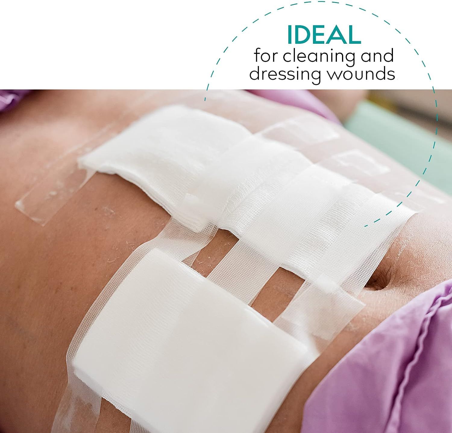 Wond bedekt met gaasjes en vastgezet met tape. Tekst: 'IDEAL for cleaning and dressing wounds'.