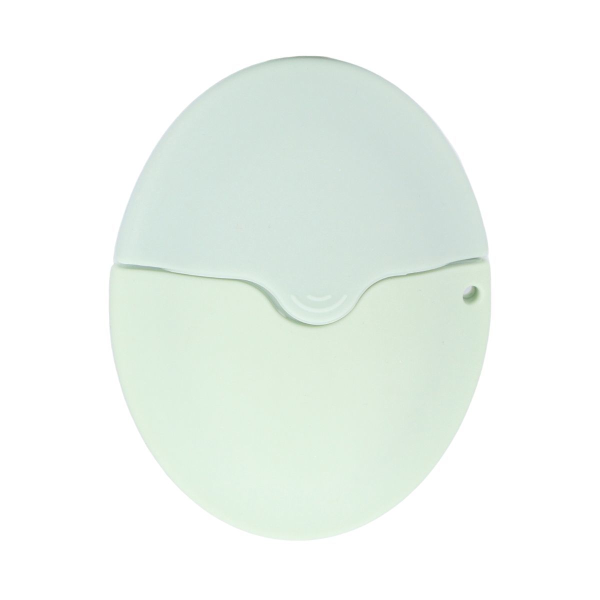 Applicateur ovale vert clair avec couvercle. Le couvercle est en deux parties et possède une petite ouverture. Le produit est en silicone.