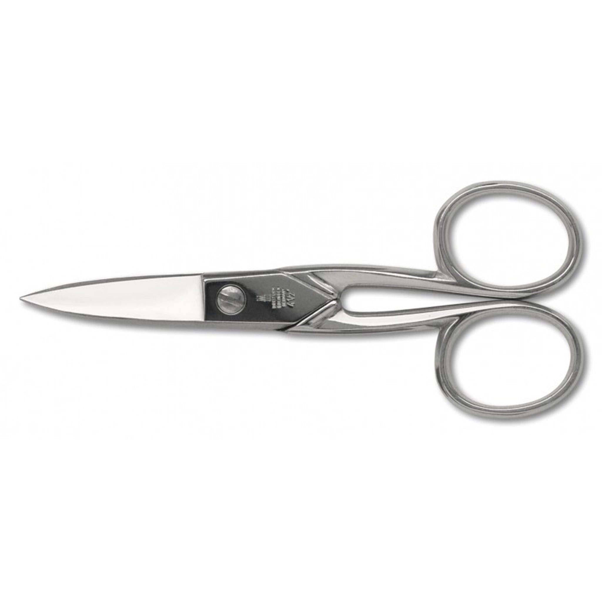 Ciseaux à ongles avec micro-denture. Métal argenté. Deux ouvertures de poignée rondes, coupe droite.