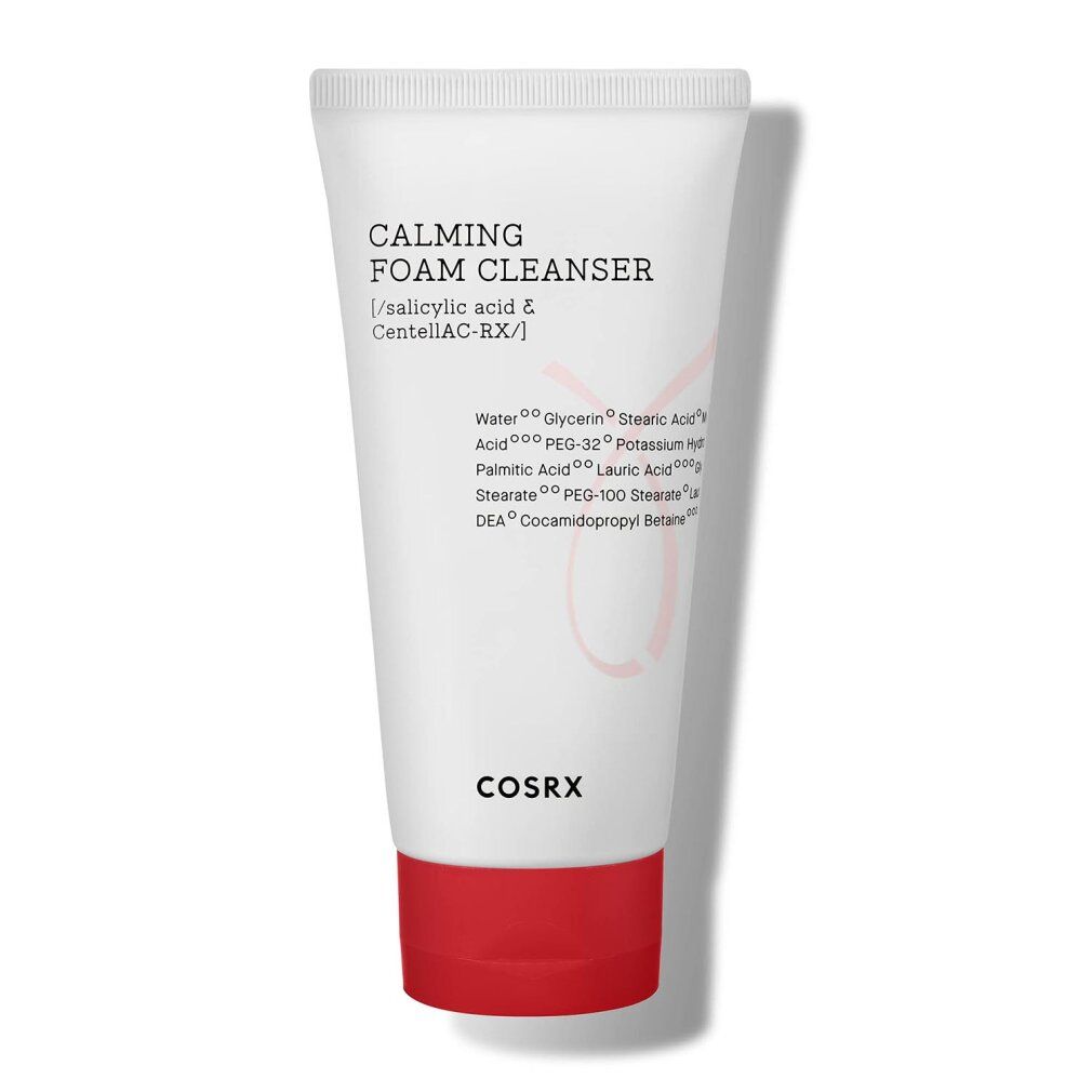 Witte tube met rode dop. Opschrift: Calming Foam Cleanser, ingrediënten. Merk: COSRX.