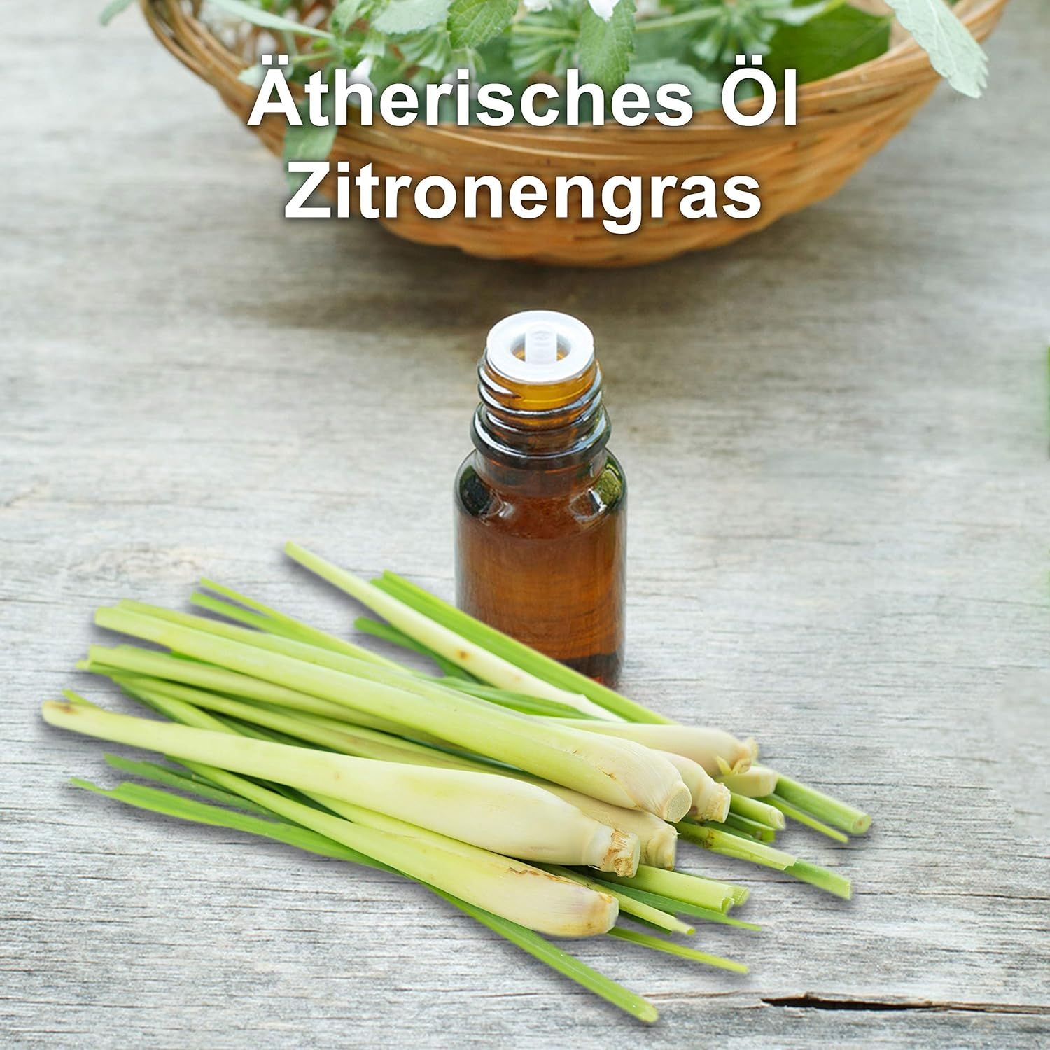 Bruine glazen fles met etherische citroengrasolie en verse citroengrasstengels ernaast.