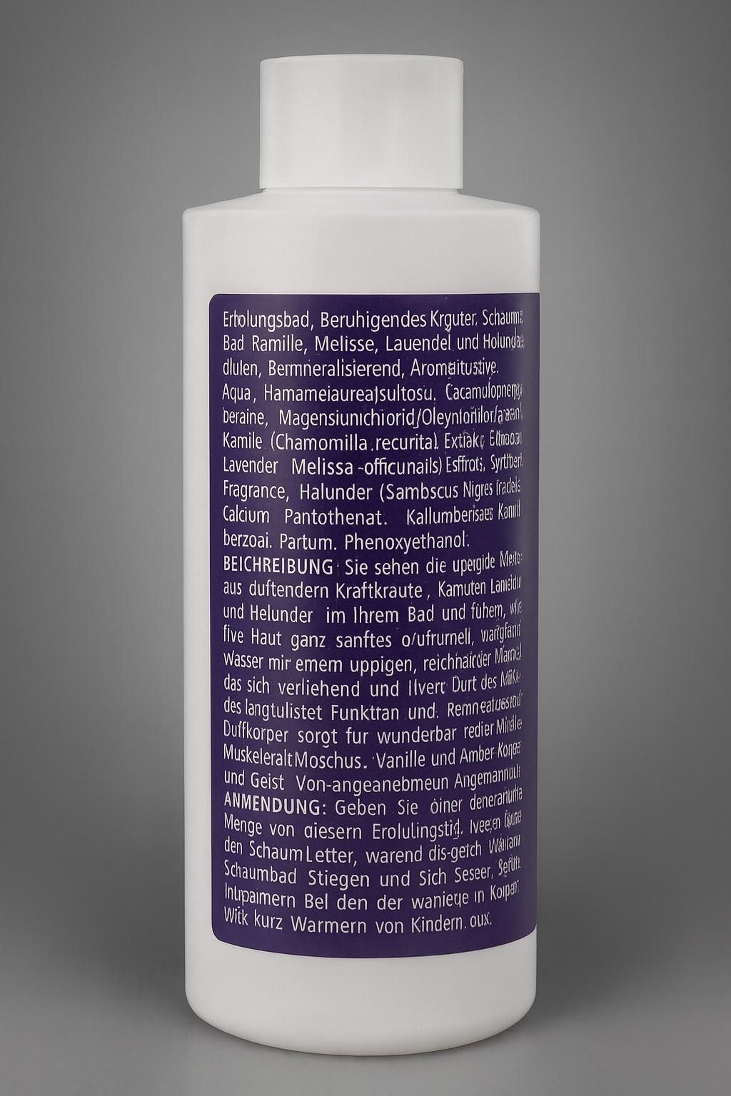Achterkant van een witte fles. Tekst: ingrediënten, gebruiksaanwijzing. Product: Herbal Therapy ontspanningsbad. Paars etiket met witte tekst.