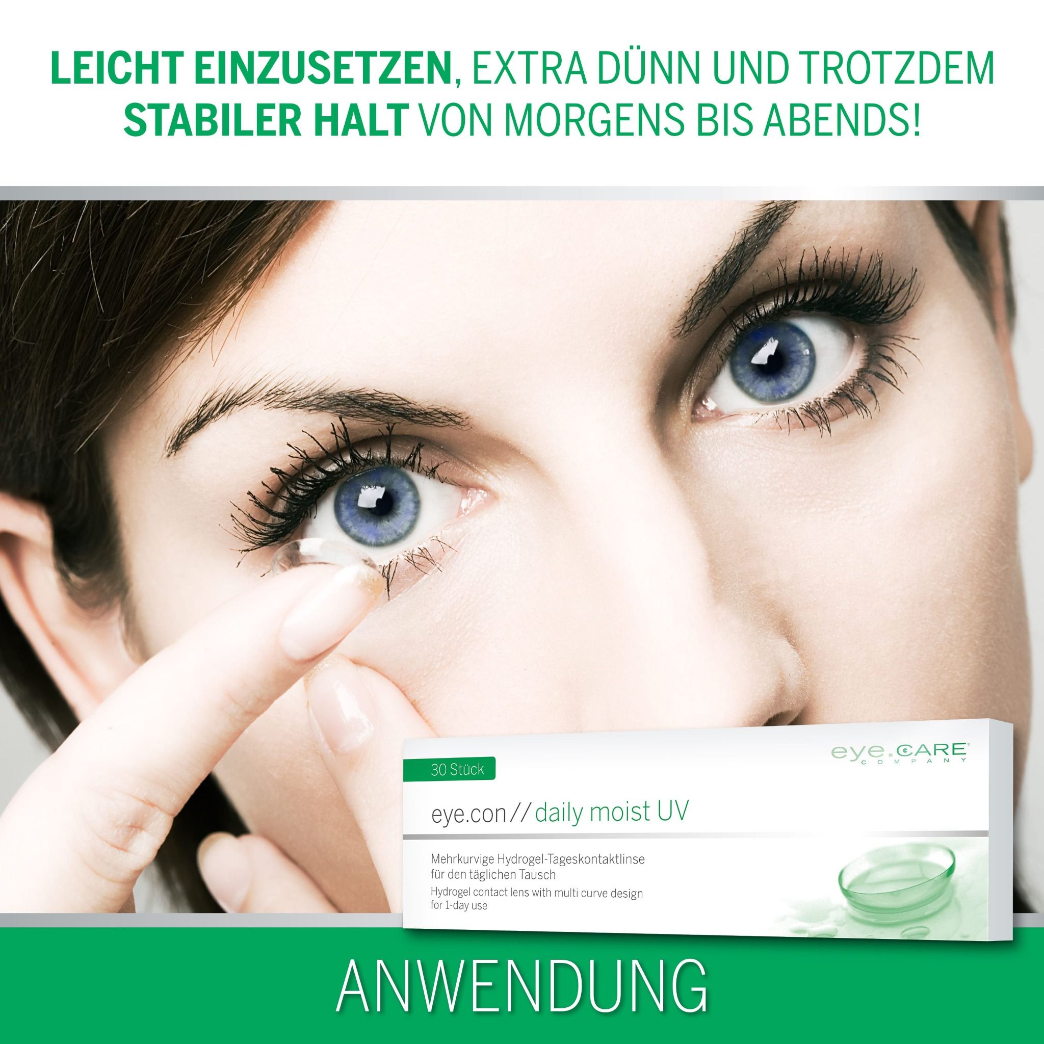 Vrouw brengt een contactlens in, naast een verpakking met contactlenzen.
