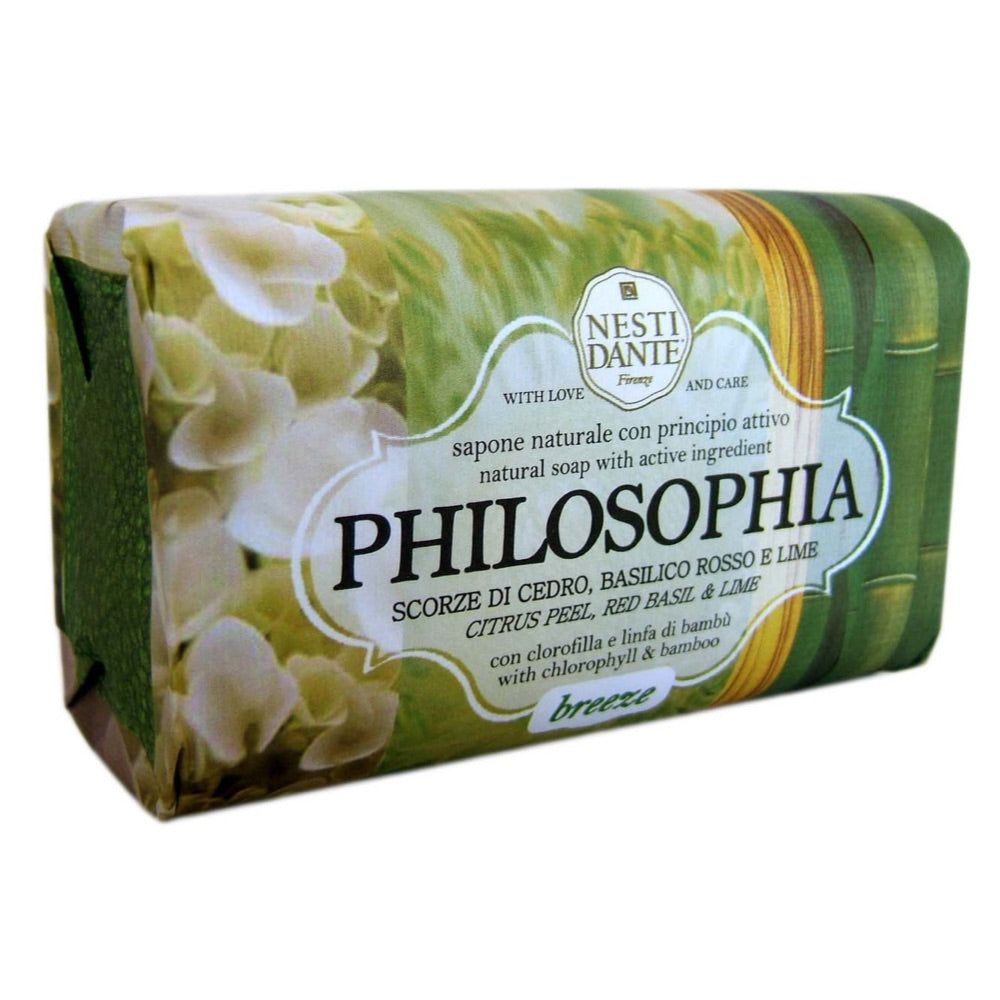Savon emballé avec motif floral. Inscription: Philosophia, Nesti Dante. Ingrédients: Cèdre, basilic rouge, citron vert.