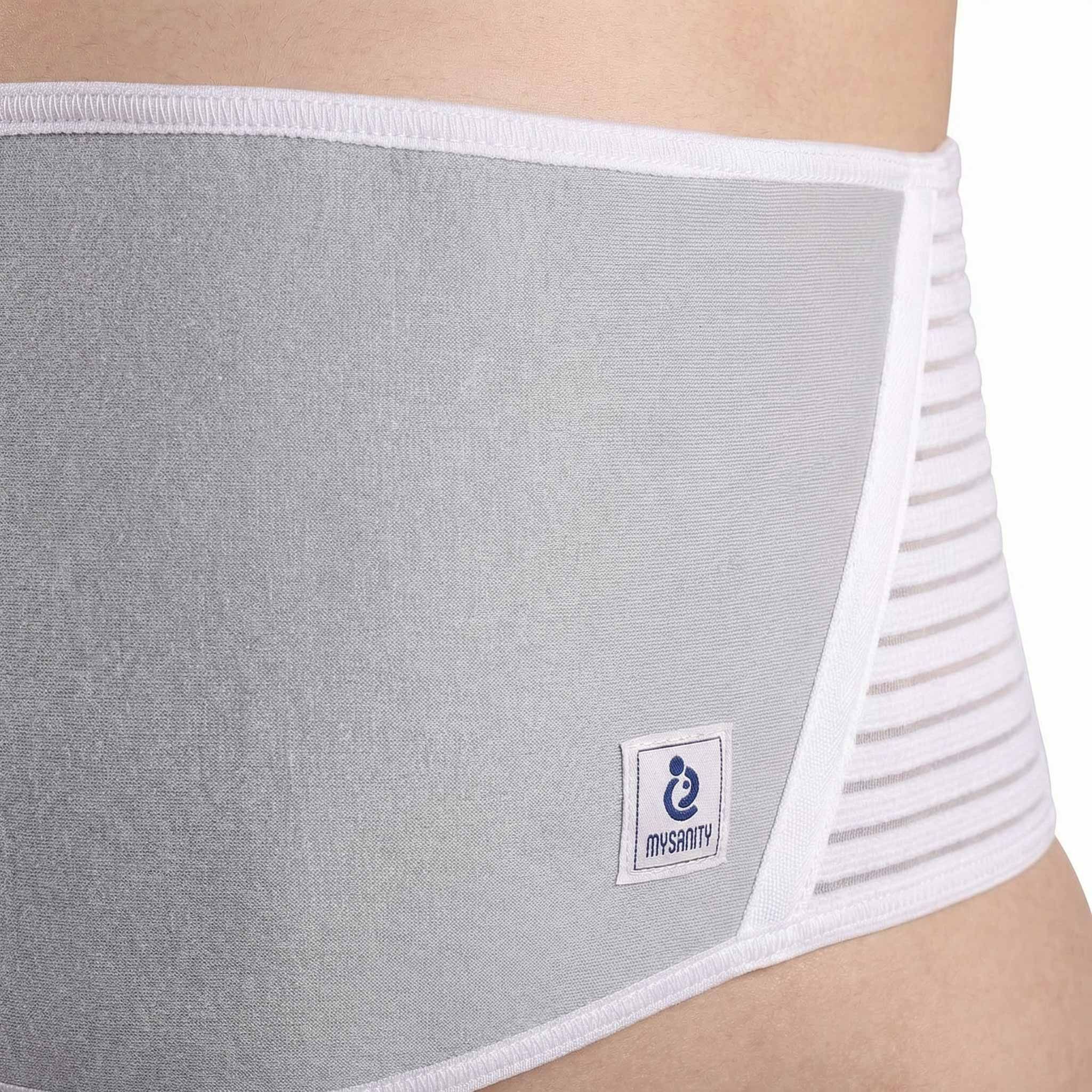 Gros plan sur la ceinture abdominale blanche. Partie centrale grise, bandes latérales. Logo MYSANITY visible.
